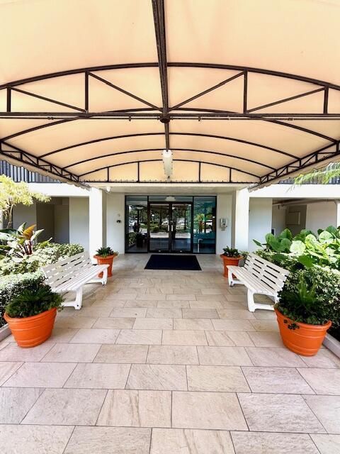 Palm Aire- Front of Building