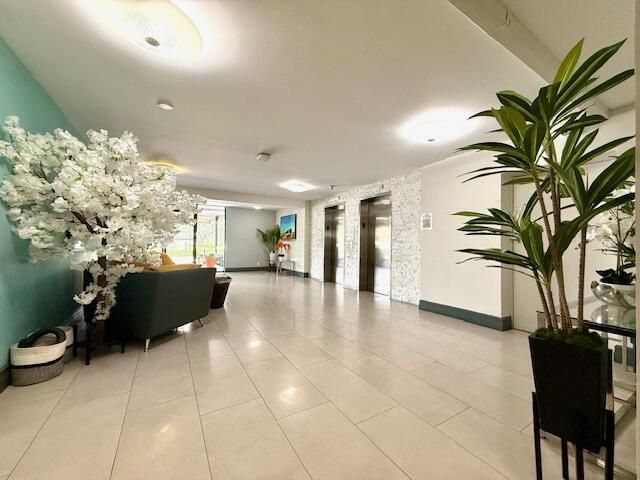 Palm Aire- Lobby