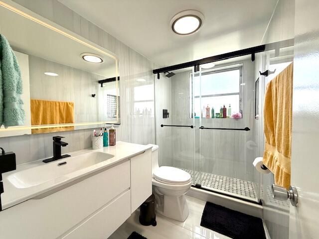Palm Aire- Guest Bathroom 2