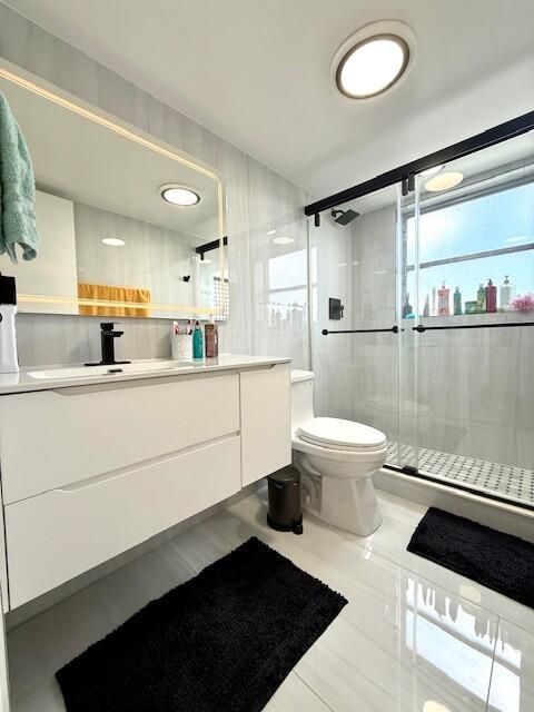 Palm Aire- Guest Bathroom 3