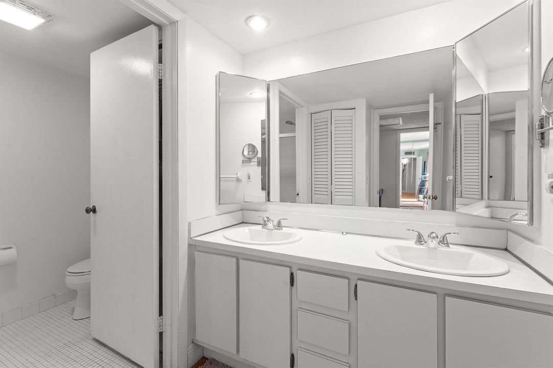 2nd Bathroom Upstairs