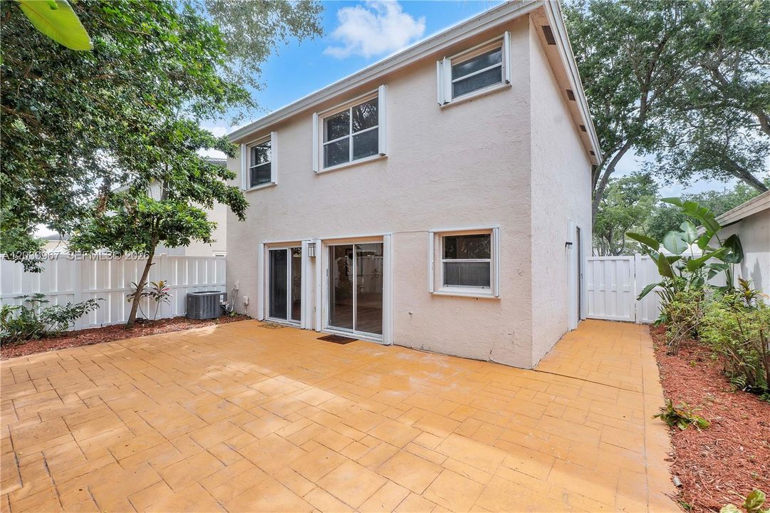 En Venta: $485,000 (4 camas, 2 baños, 1494 Pies cuadrados)