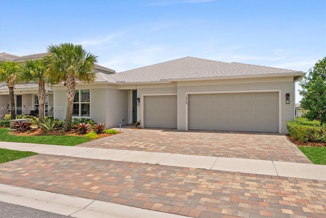 For Sale: $679,000 (4 beds, 3 baths, 2709 Square Feet)