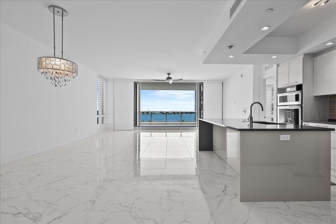 Kitchen/dining/living