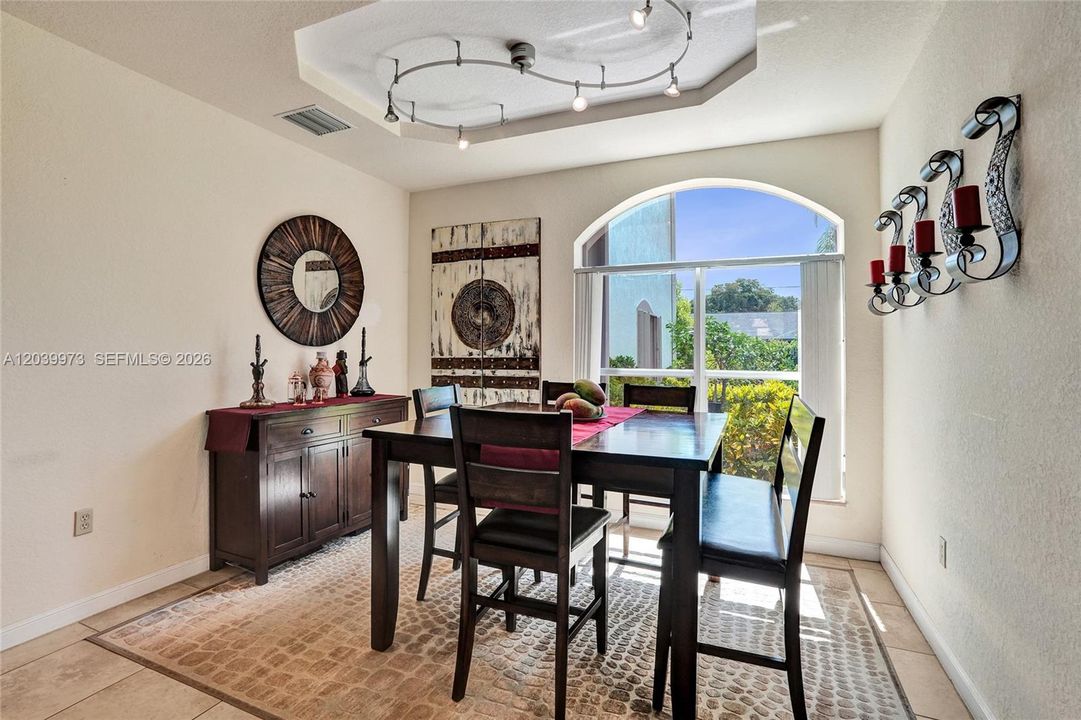En Venta: $875,000 (4 camas, 3 baños, 2956 Pies cuadrados)