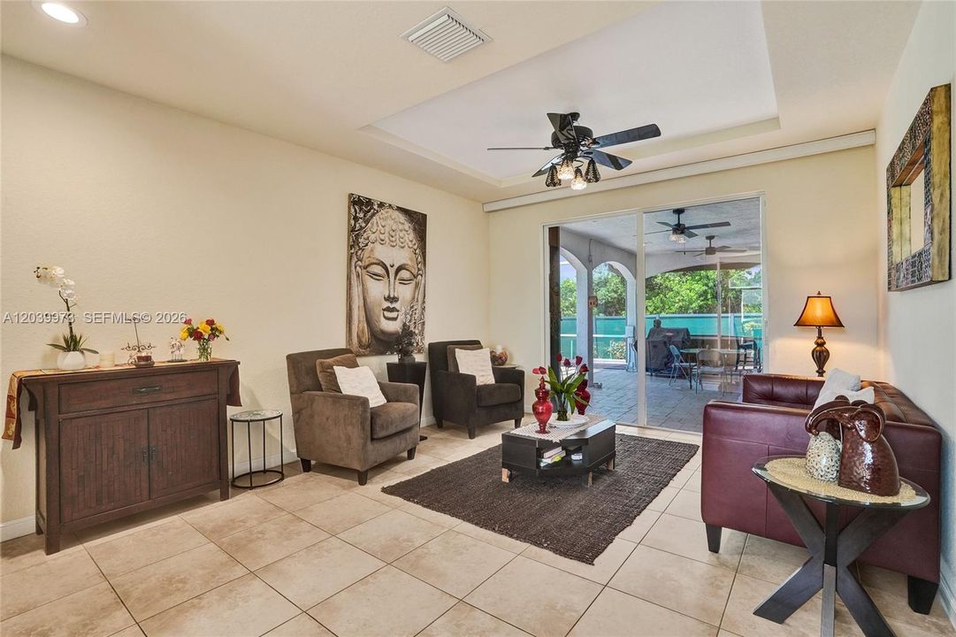 En Venta: $875,000 (4 camas, 3 baños, 2956 Pies cuadrados)