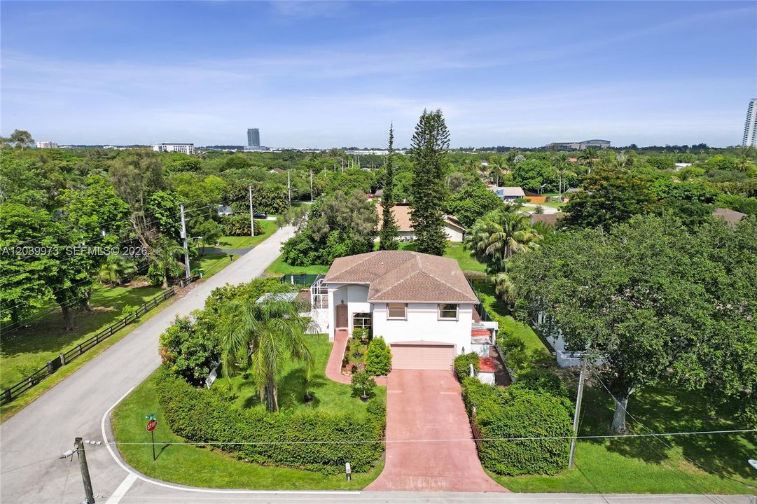 En Venta: $875,000 (4 camas, 3 baños, 2956 Pies cuadrados)