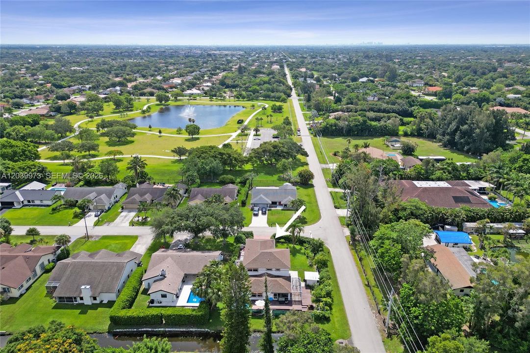 En Venta: $875,000 (4 camas, 3 baños, 2956 Pies cuadrados)