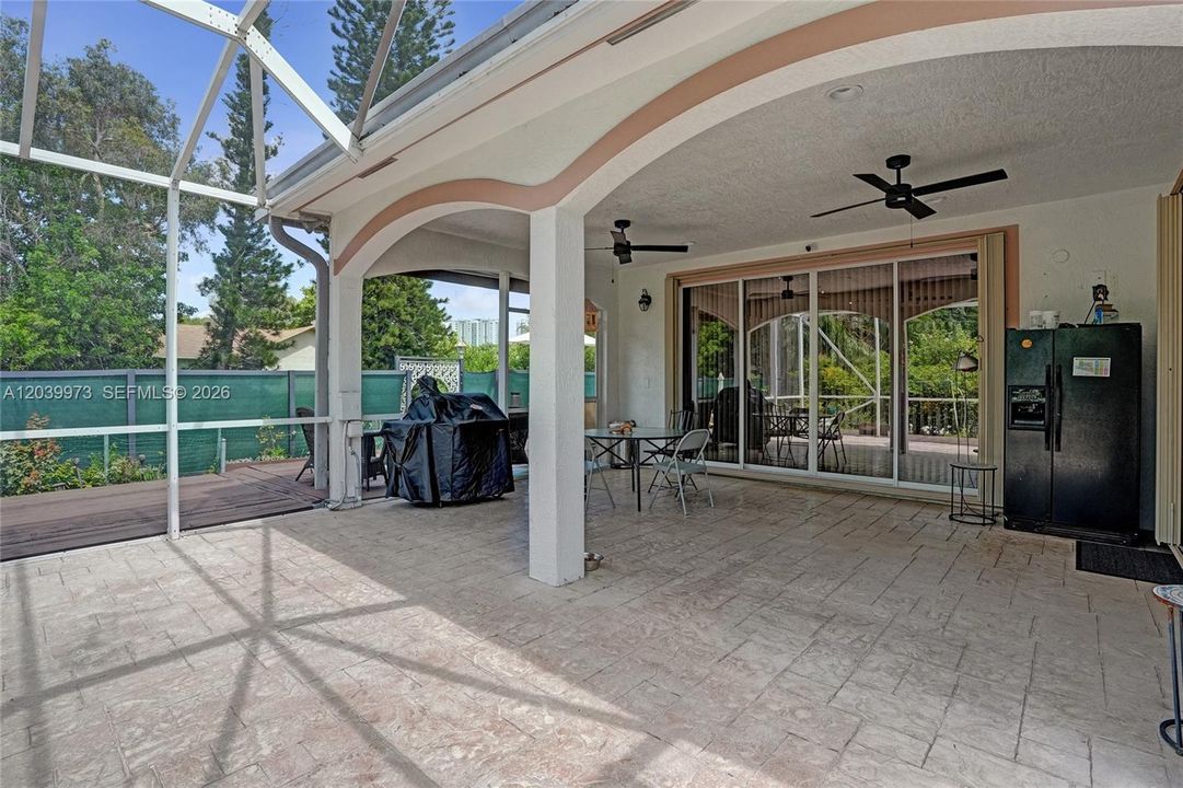 En Venta: $875,000 (4 camas, 3 baños, 2956 Pies cuadrados)