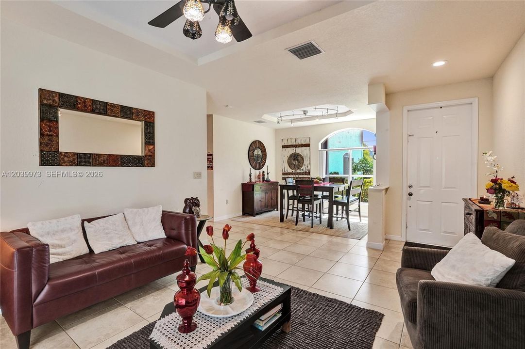 En Venta: $875,000 (4 camas, 3 baños, 2956 Pies cuadrados)