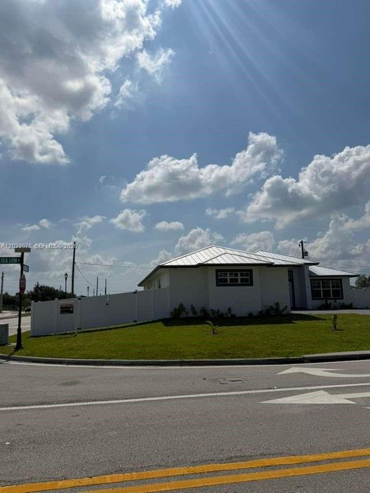 For Sale: $629,000 (4 beds, 3 baths, 2070 Square Feet)