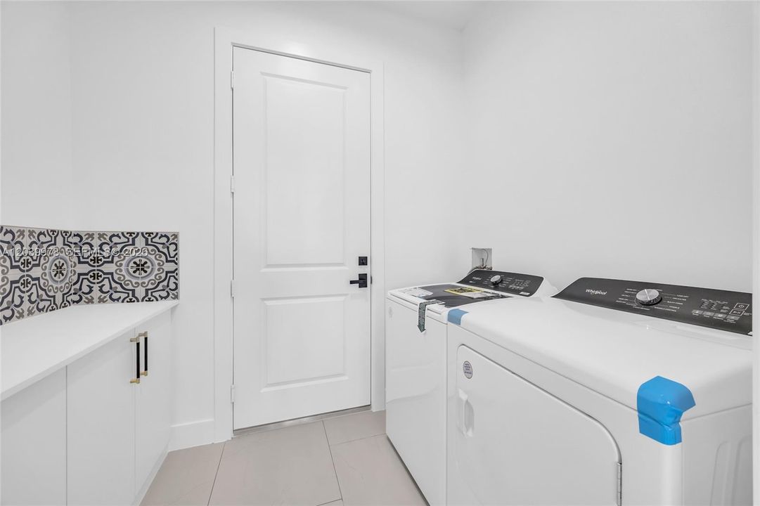 For Sale: $629,000 (4 beds, 3 baths, 2070 Square Feet)