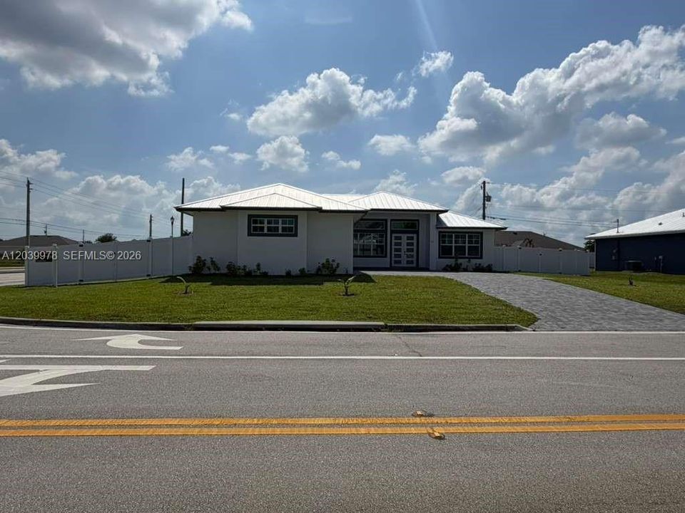 For Sale: $629,000 (4 beds, 3 baths, 2070 Square Feet)