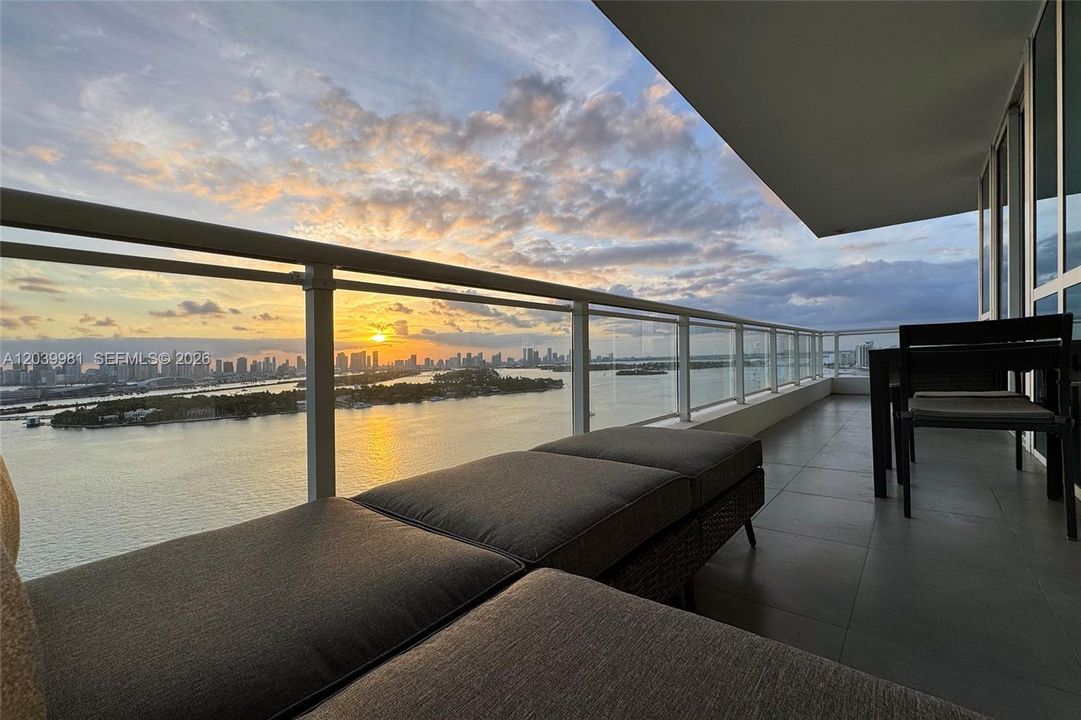 For Rent: $9,000 (2 beds, 2 baths, 1058 Square Feet)