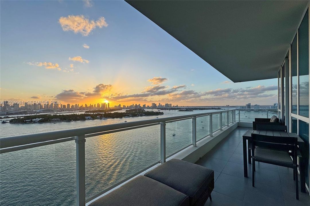 For Rent: $9,000 (2 beds, 2 baths, 1058 Square Feet)