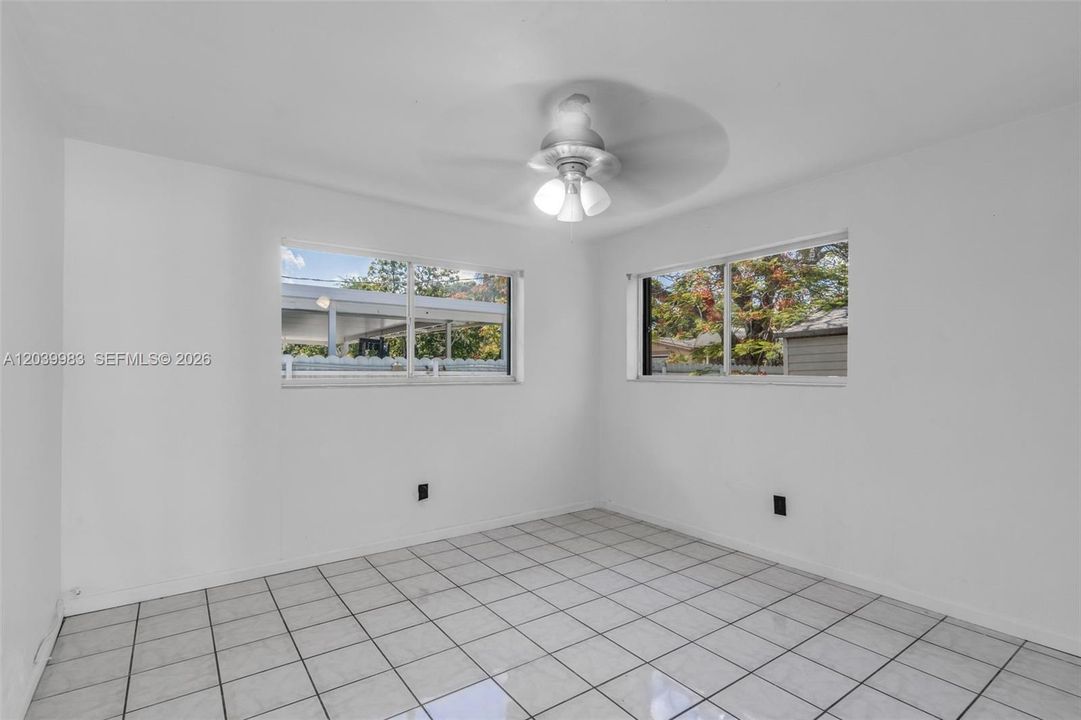 En Venta: $810,000 (3 camas, 3 baños, 2447 Pies cuadrados)