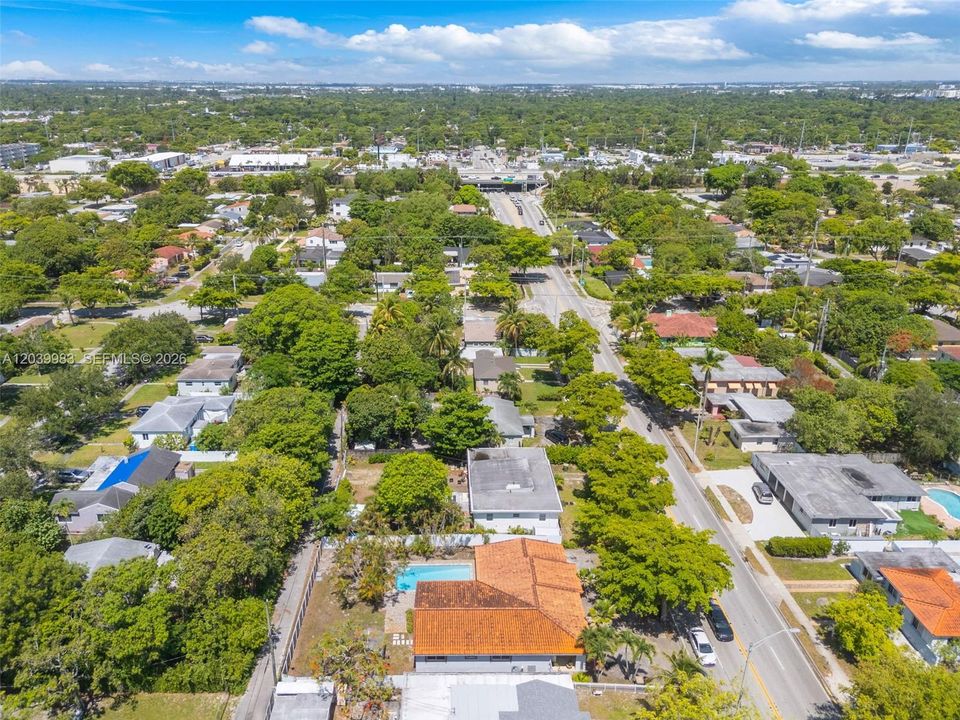 En Venta: $810,000 (3 camas, 3 baños, 2447 Pies cuadrados)