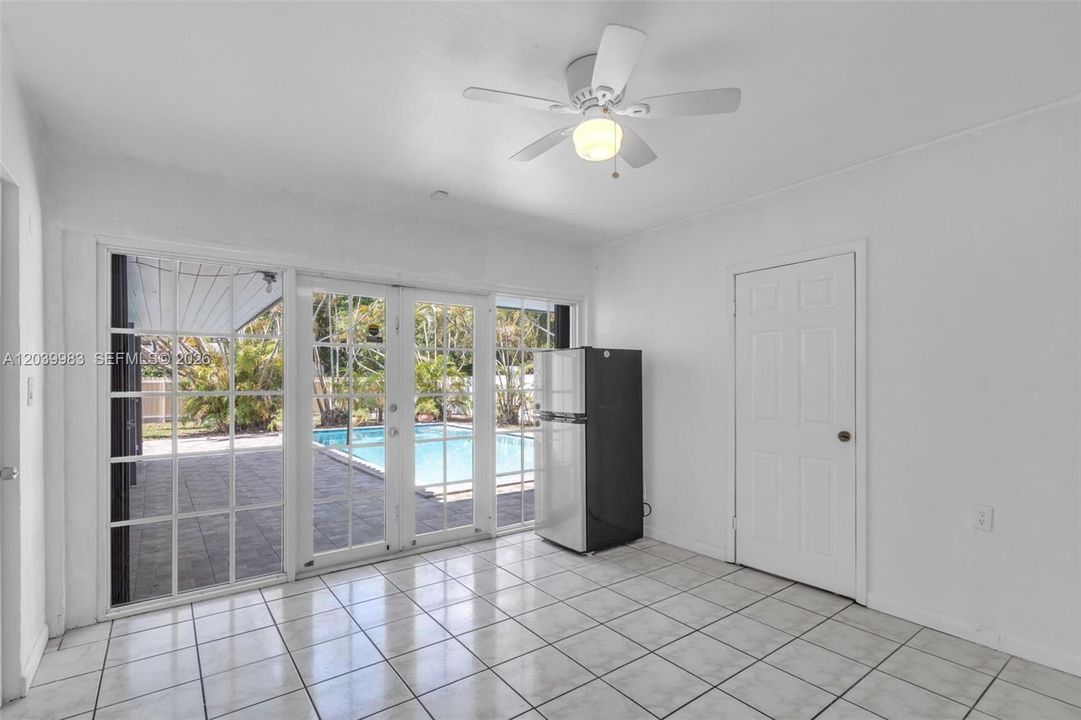 En Venta: $810,000 (3 camas, 3 baños, 2447 Pies cuadrados)