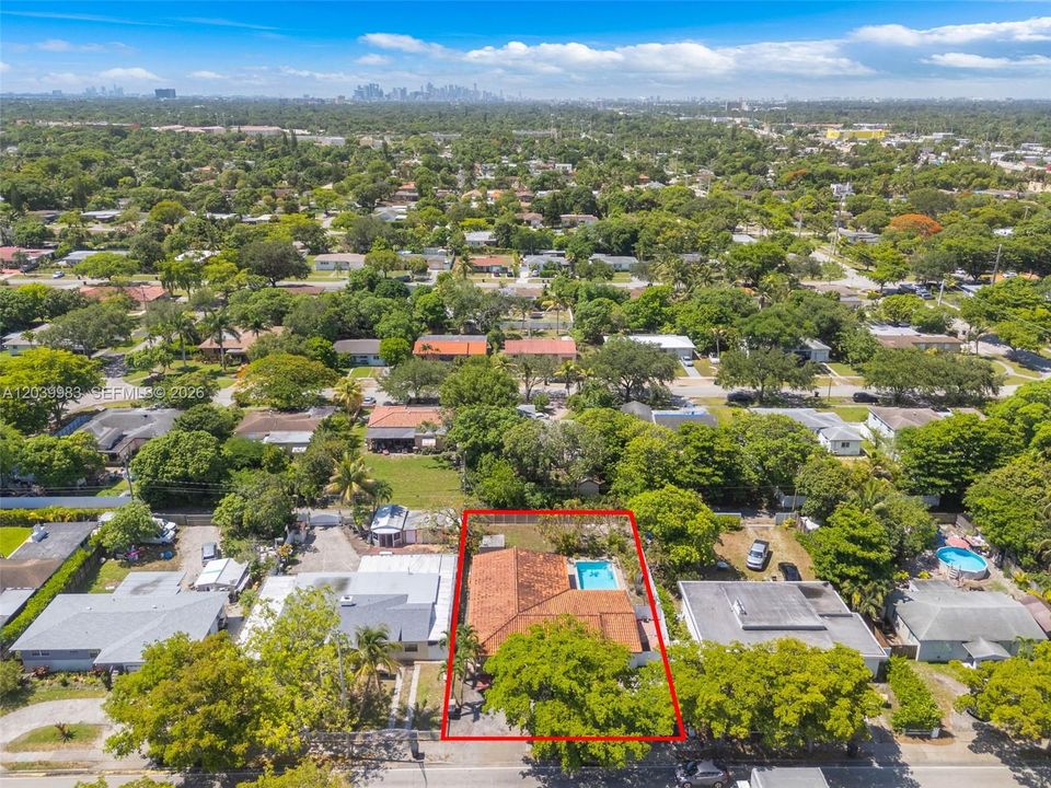 En Venta: $810,000 (3 camas, 3 baños, 2447 Pies cuadrados)