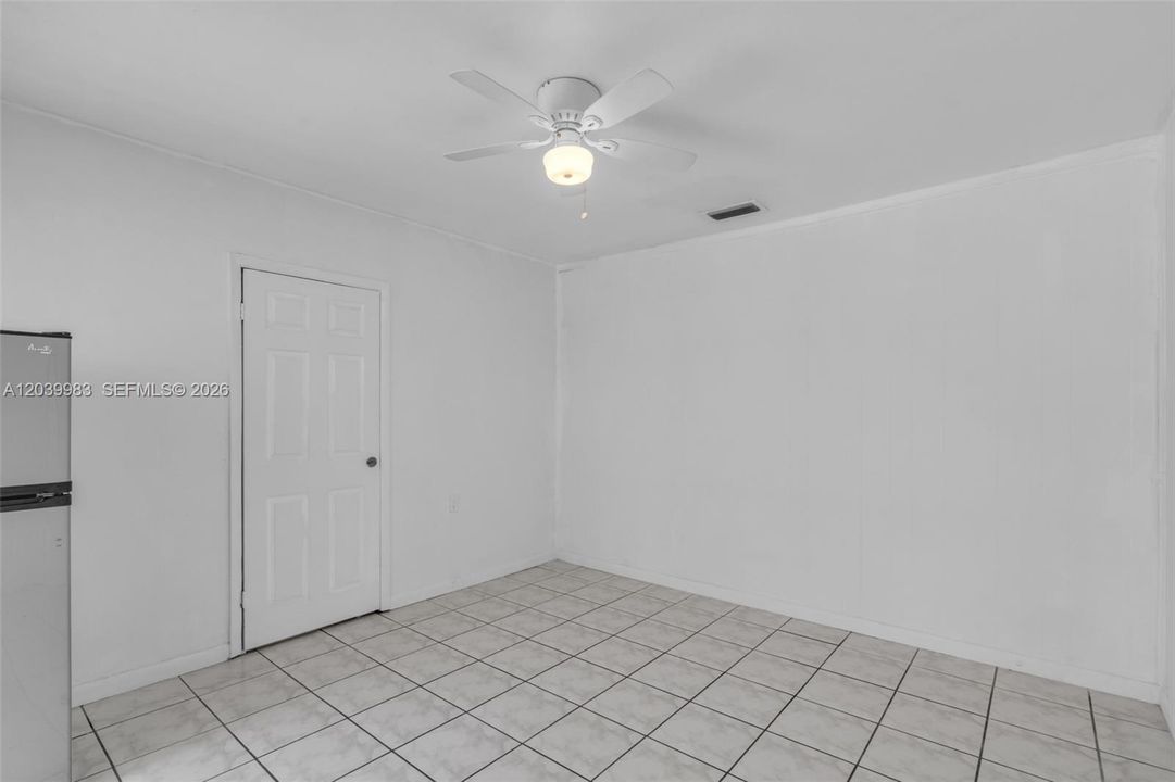 En Venta: $810,000 (3 camas, 3 baños, 2447 Pies cuadrados)