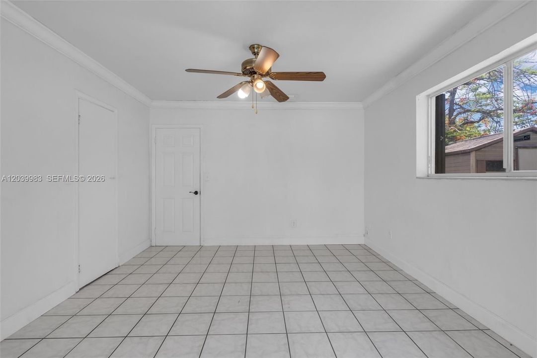 En Venta: $810,000 (3 camas, 3 baños, 2447 Pies cuadrados)