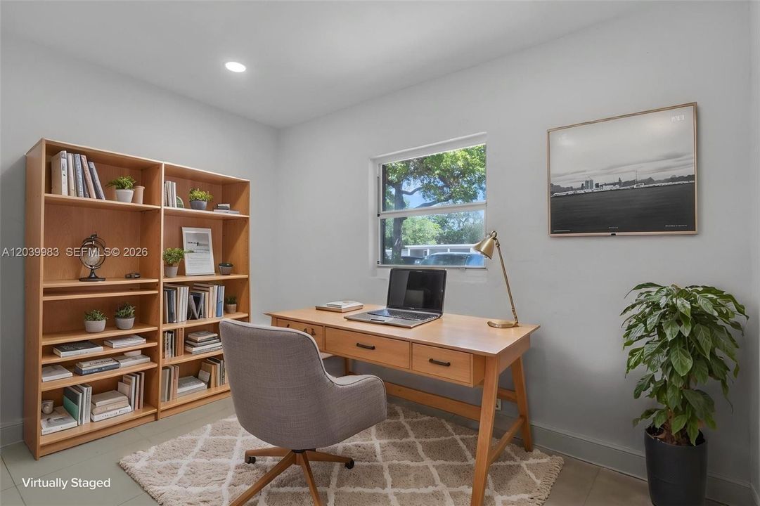 En Venta: $810,000 (3 camas, 3 baños, 2447 Pies cuadrados)