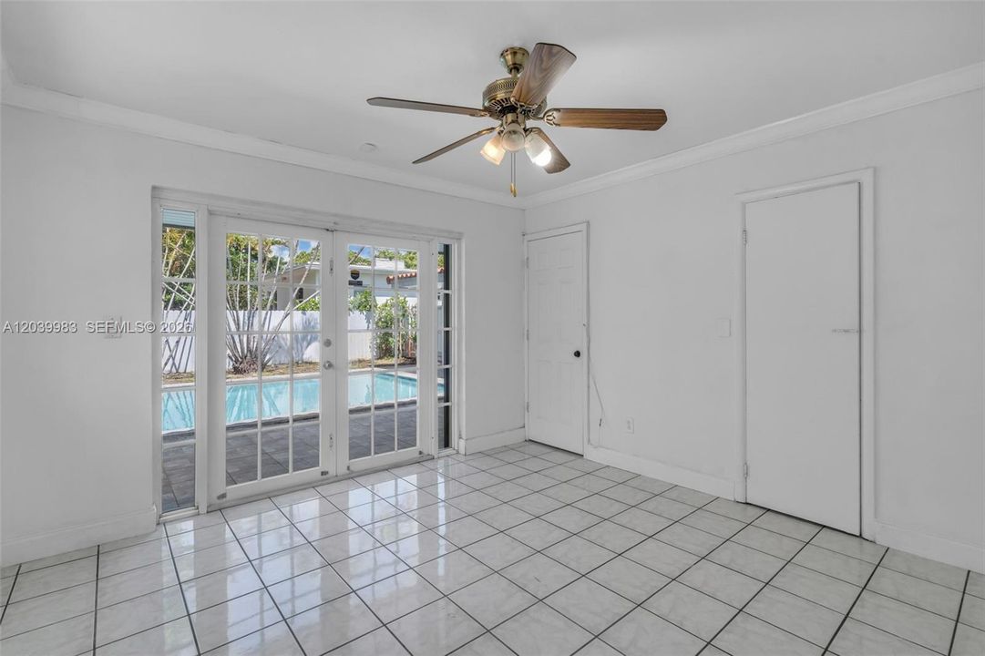 En Venta: $810,000 (3 camas, 3 baños, 2447 Pies cuadrados)