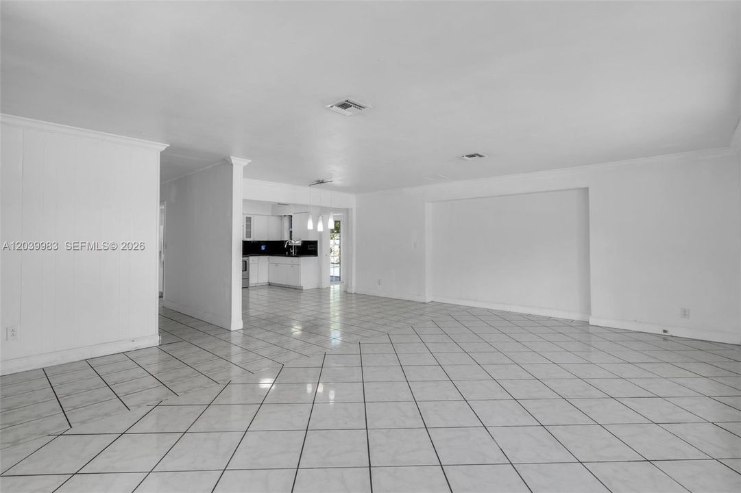 En Venta: $810,000 (3 camas, 3 baños, 2447 Pies cuadrados)