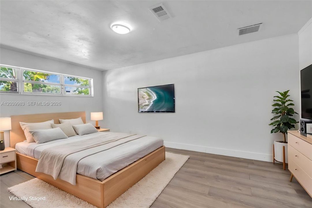 En Venta: $810,000 (3 camas, 3 baños, 2447 Pies cuadrados)