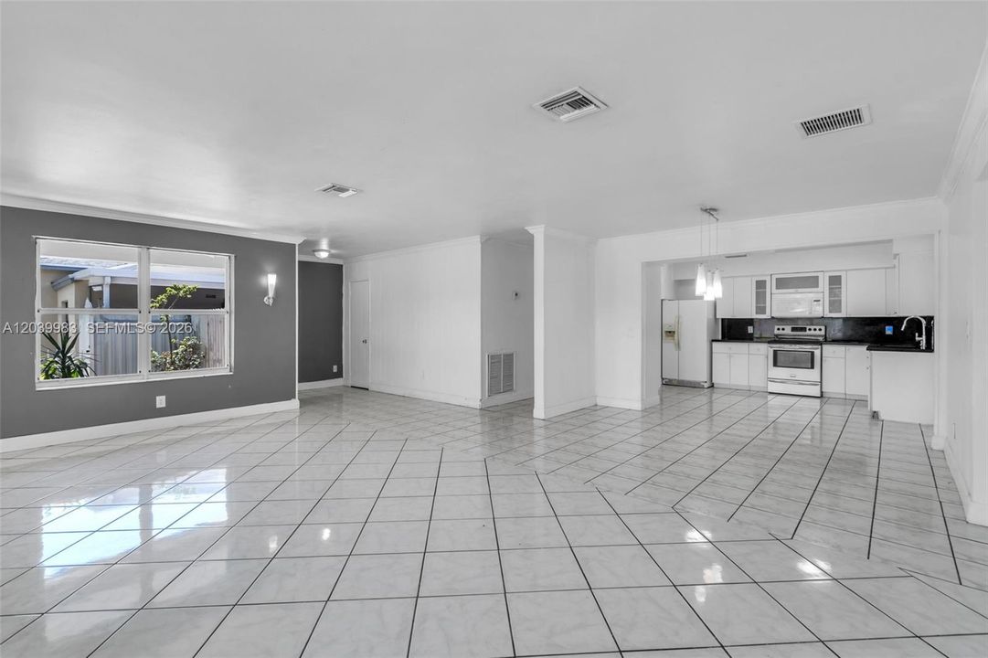 En Venta: $810,000 (3 camas, 3 baños, 2447 Pies cuadrados)