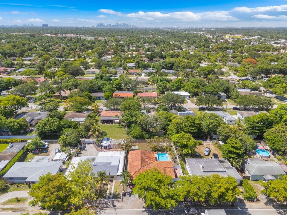 En Venta: $810,000 (3 camas, 3 baños, 2447 Pies cuadrados)