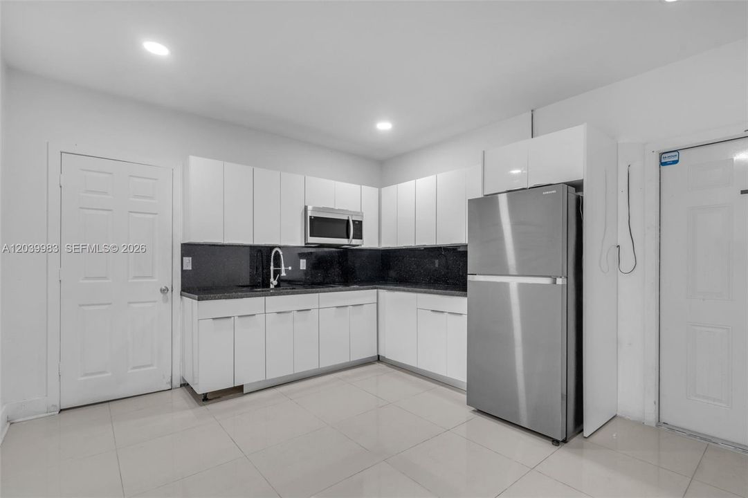 En Venta: $810,000 (3 camas, 3 baños, 2447 Pies cuadrados)