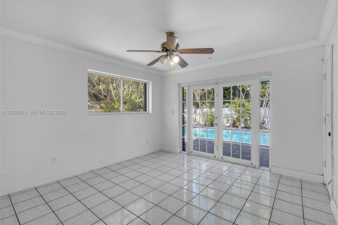 En Venta: $810,000 (3 camas, 3 baños, 2447 Pies cuadrados)