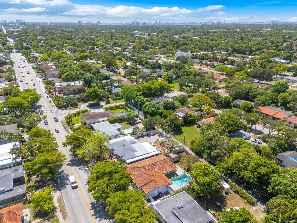 En Venta: $810,000 (3 camas, 3 baños, 2447 Pies cuadrados)