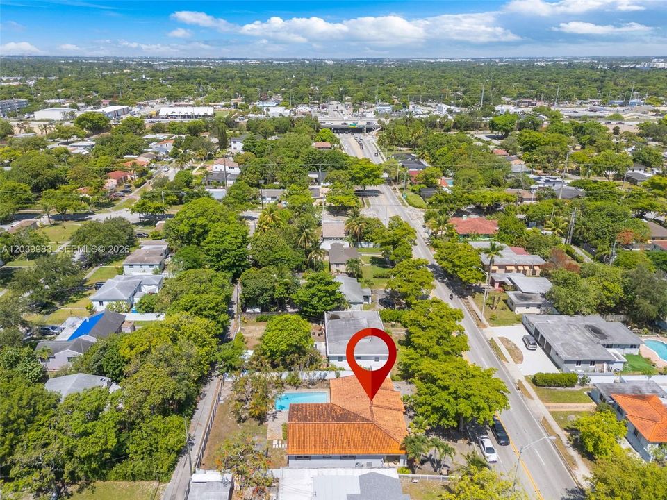En Venta: $810,000 (3 camas, 3 baños, 2447 Pies cuadrados)