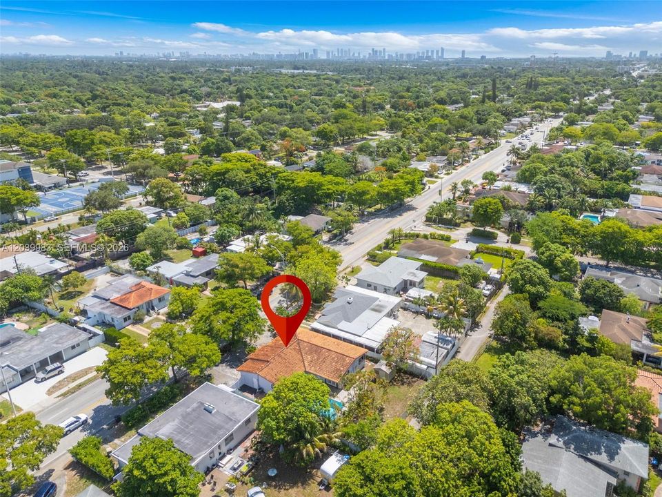 En Venta: $810,000 (3 camas, 3 baños, 2447 Pies cuadrados)