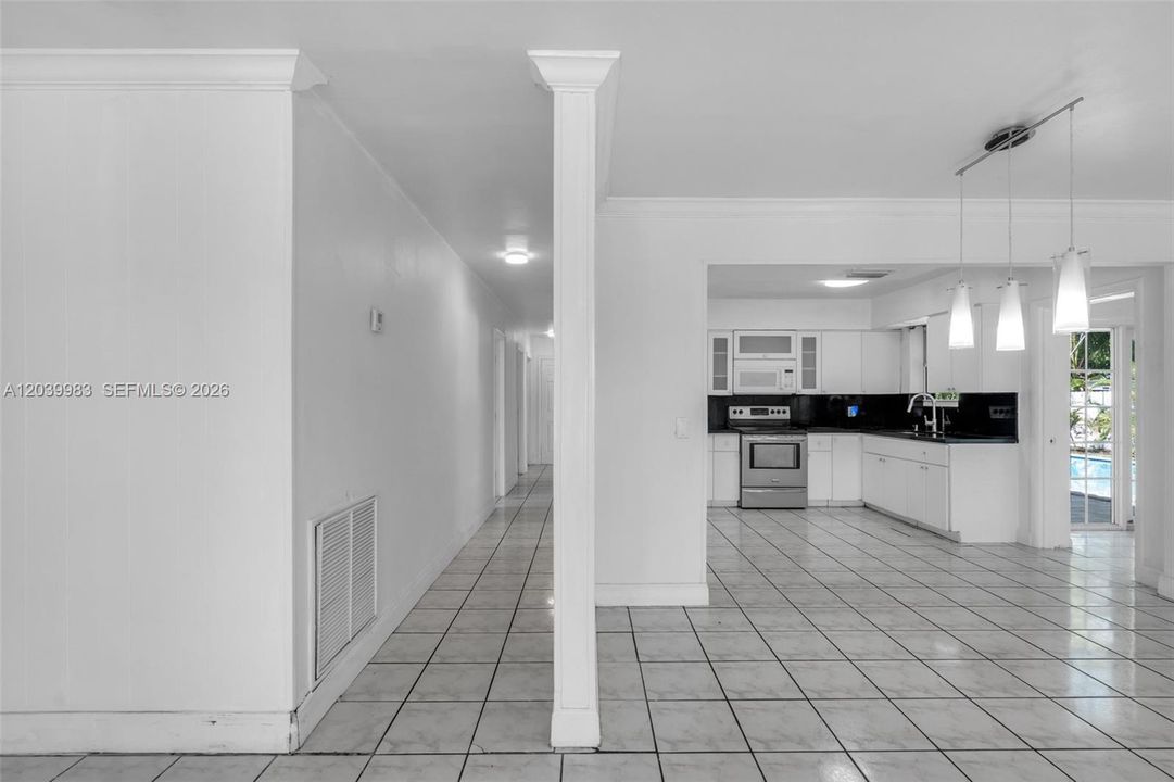 En Venta: $810,000 (3 camas, 3 baños, 2447 Pies cuadrados)
