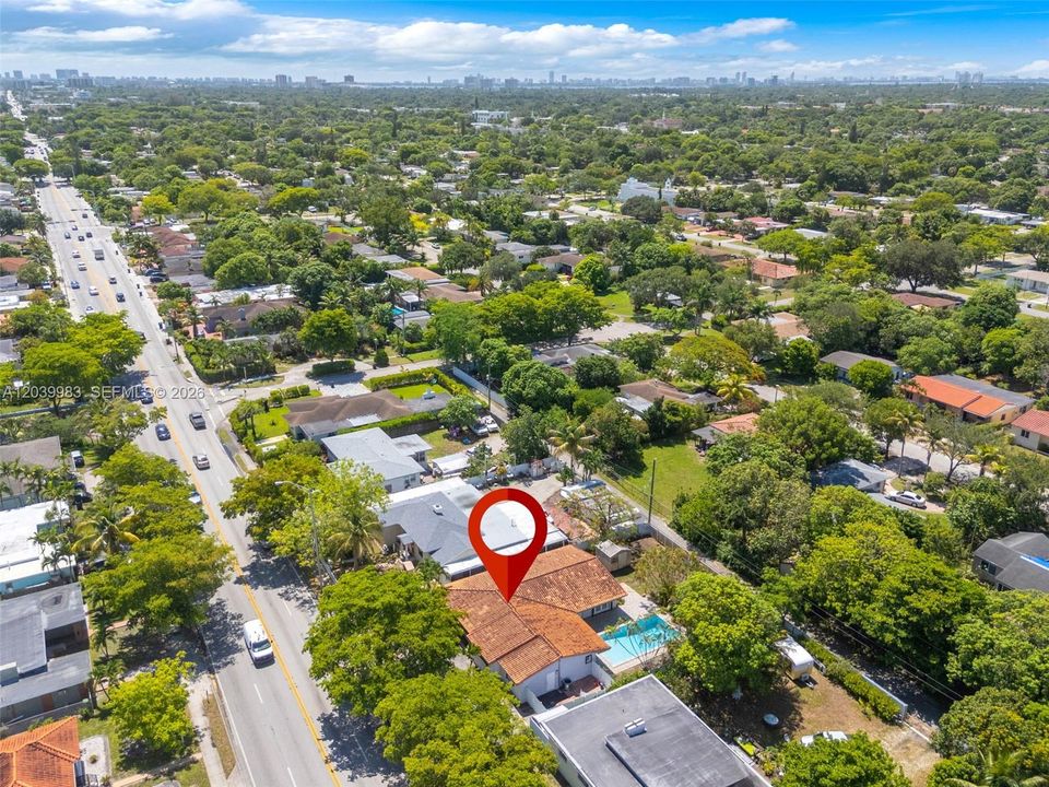 En Venta: $810,000 (3 camas, 3 baños, 2447 Pies cuadrados)