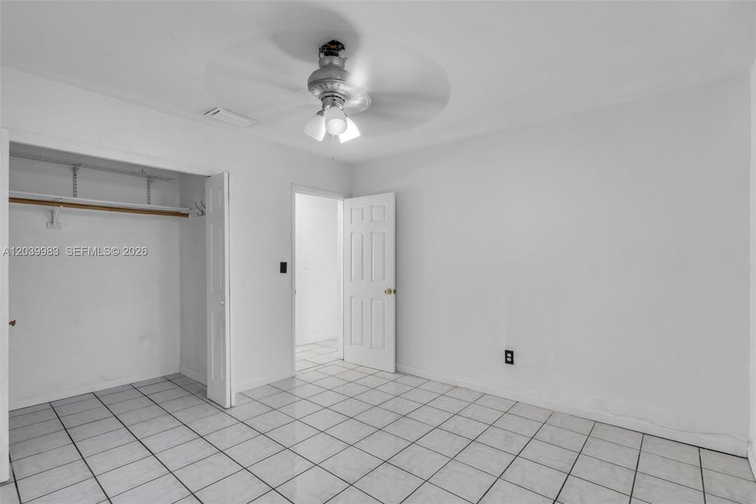 En Venta: $810,000 (3 camas, 3 baños, 2447 Pies cuadrados)