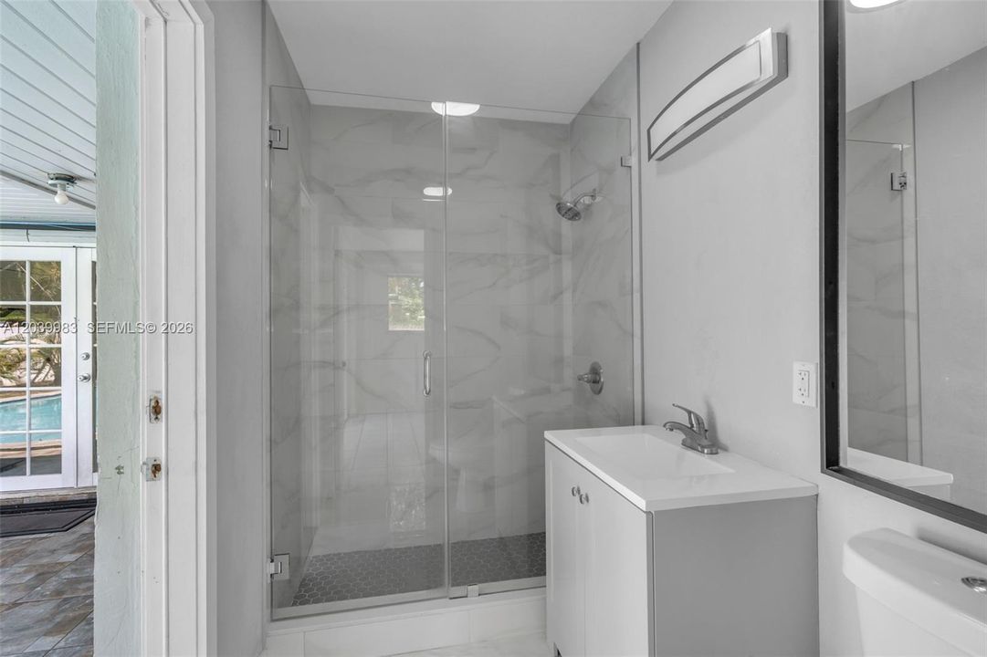 En Venta: $810,000 (3 camas, 3 baños, 2447 Pies cuadrados)