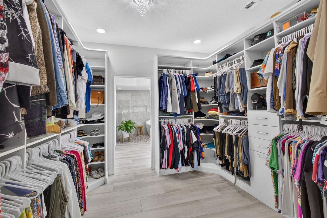 Extra Large Walk In Closet