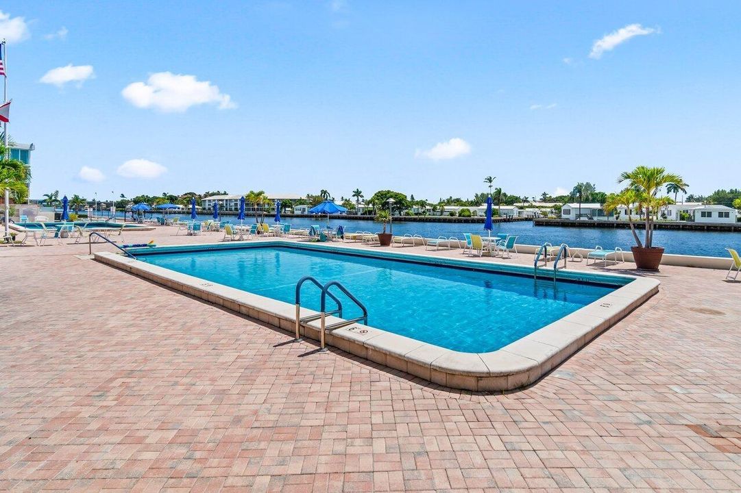 13_South_pool