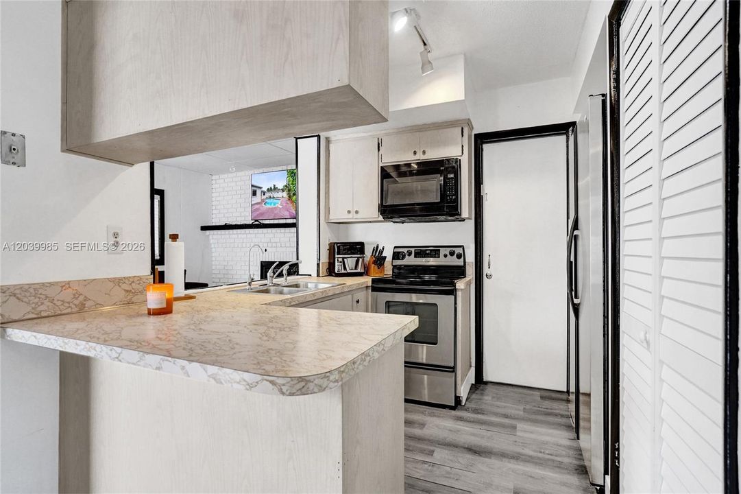 En Venta: $530,000 (3 camas, 2 baños, 1639 Pies cuadrados)