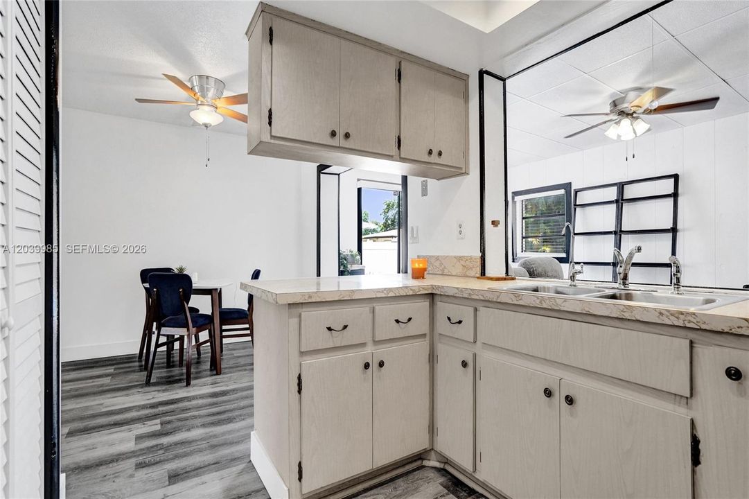 En Venta: $530,000 (3 camas, 2 baños, 1639 Pies cuadrados)