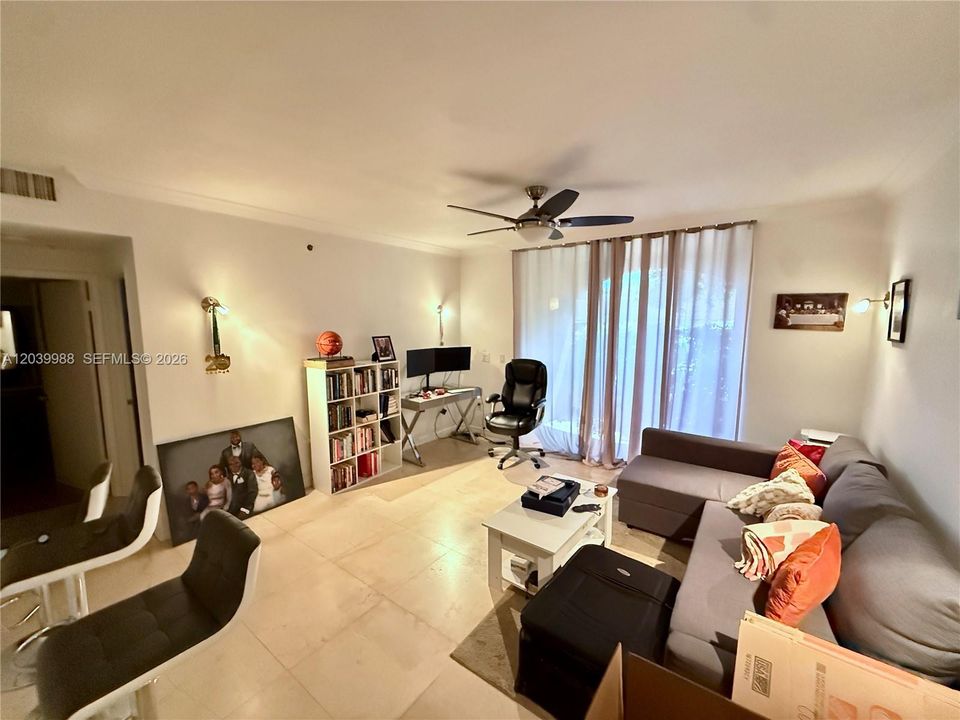 В аренду: $2,195 (1 спален, 1 ванн, 730 Квадратных фут)