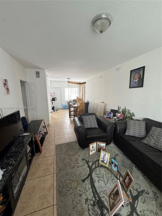 En Renta: $2,800 (4 camas, 3 baños, 1660 Pies cuadrados)