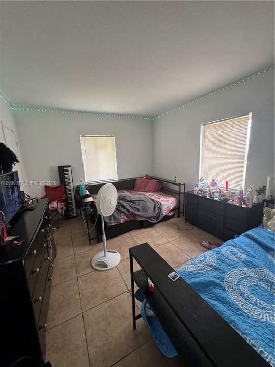 En Renta: $2,800 (4 camas, 3 baños, 1660 Pies cuadrados)