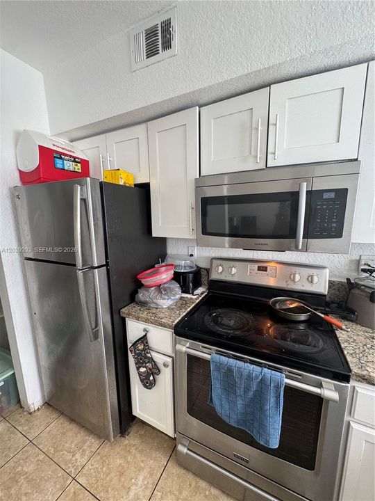 En Renta: $2,800 (4 camas, 3 baños, 1660 Pies cuadrados)