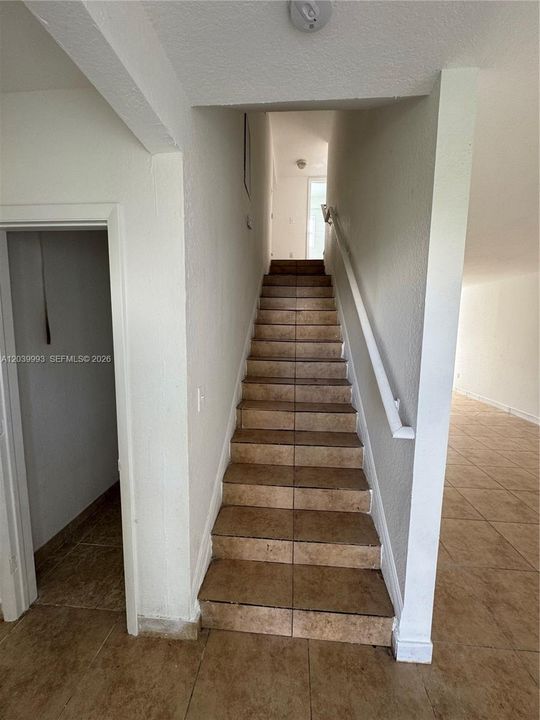 En Renta: $2,800 (4 camas, 3 baños, 1660 Pies cuadrados)
