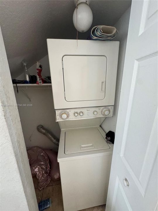En Renta: $2,800 (4 camas, 3 baños, 1660 Pies cuadrados)